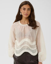 Load image into Gallery viewer, Culture Cushana Blouse - Gardenia