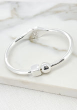 Load image into Gallery viewer, Envy Hinged Bangle - Silver