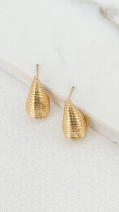 Envy Ribbed Teardrop Earring - Gold