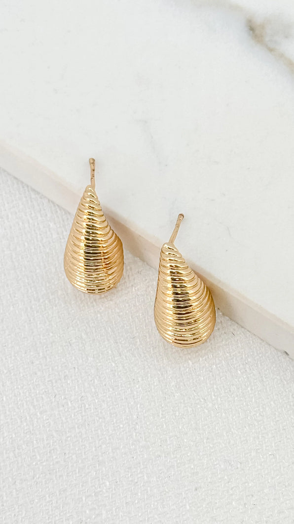 Envy Ribbed Teardrop Earring - Gold