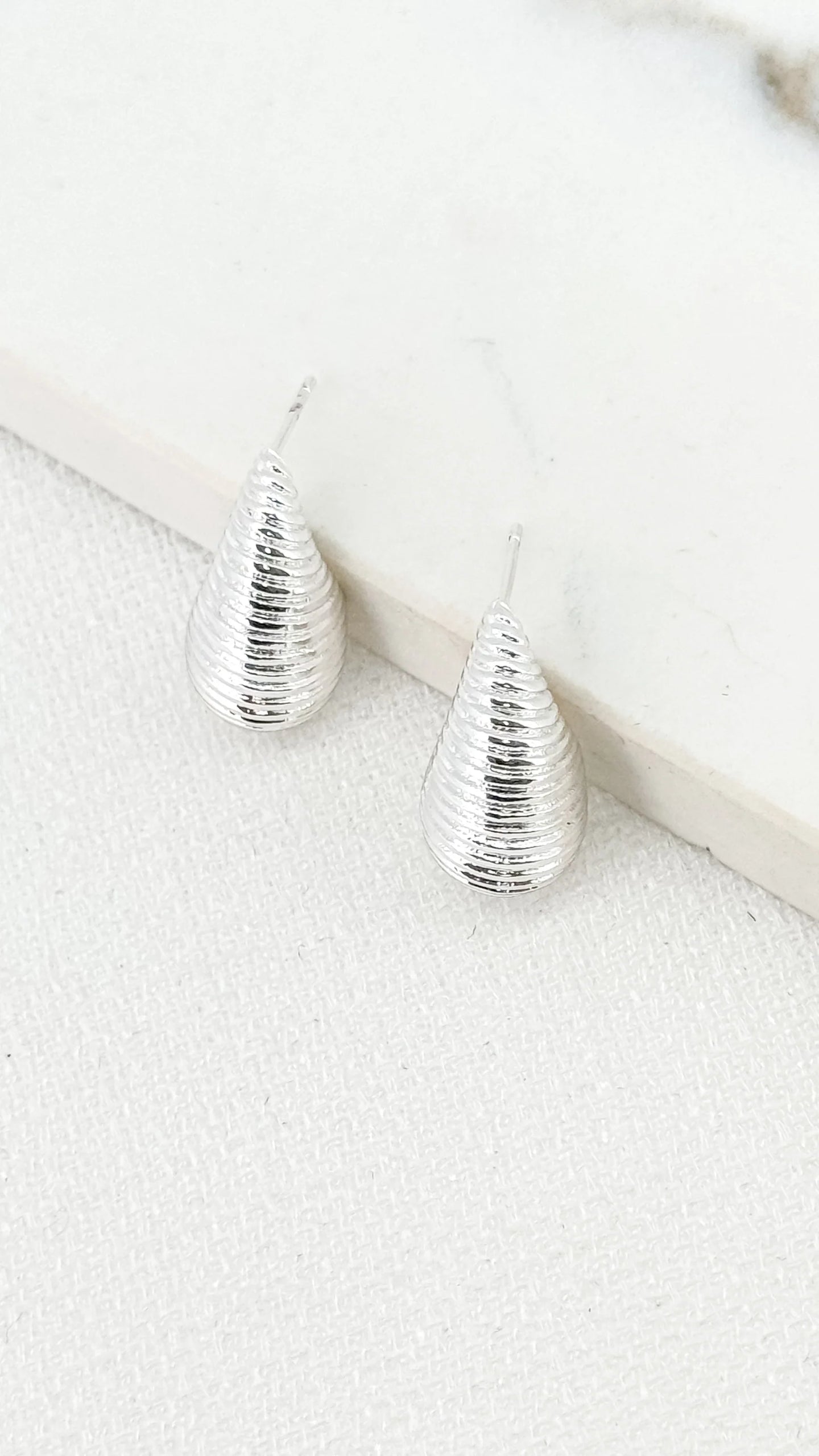 Envy Ribbed Teardrop Earring - Silver