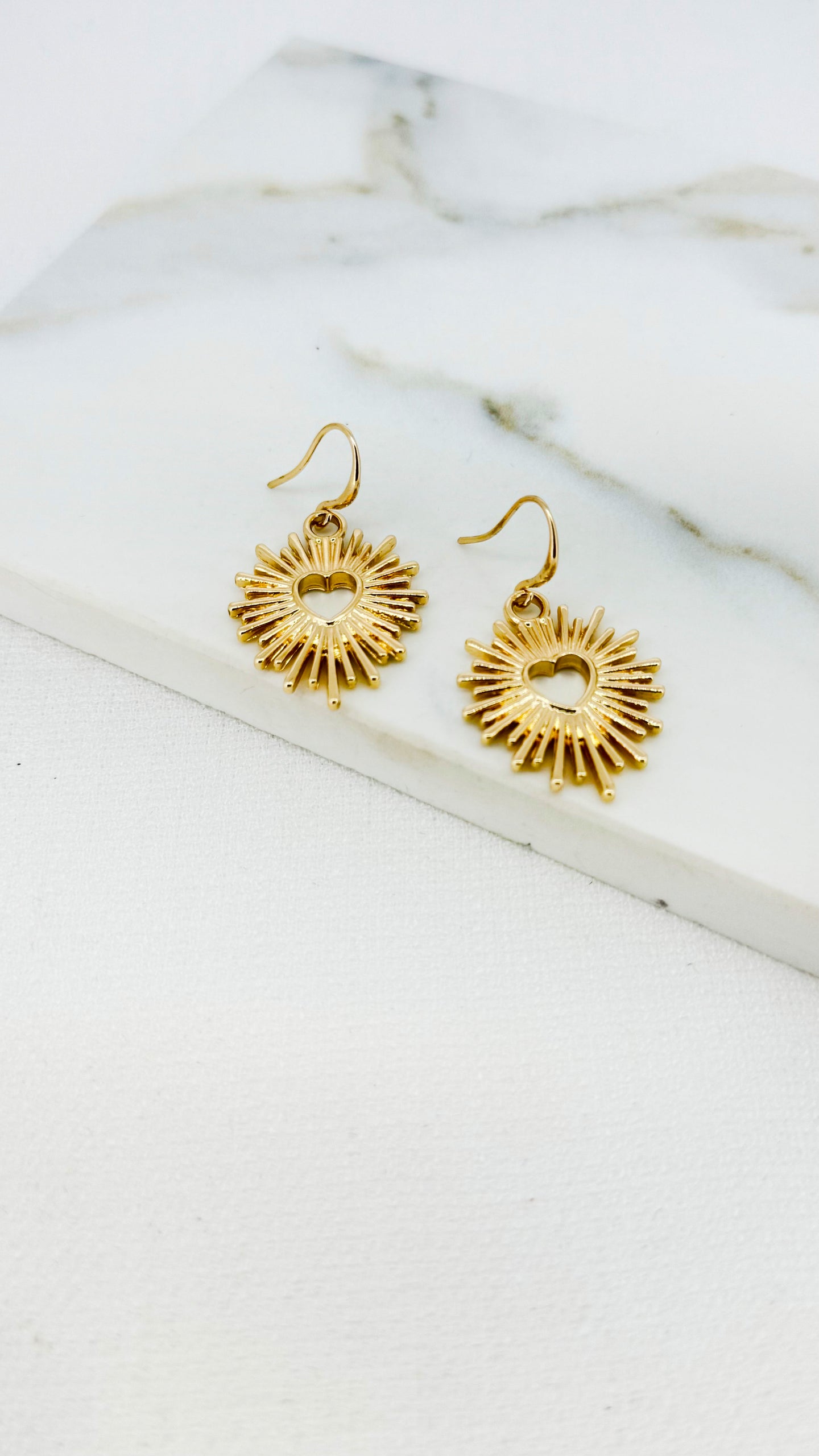 Envy Sunburst Heart Earring - Gold