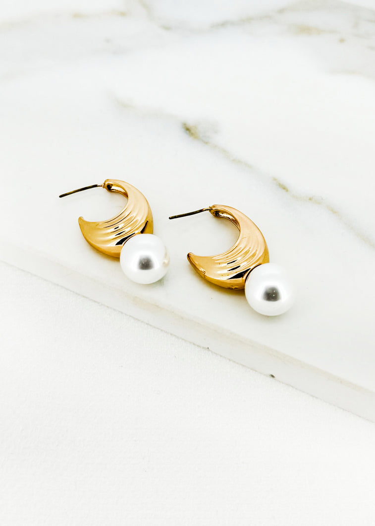 Envy Textured Hoop and Pearl Earring - Gold/White