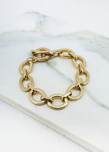 Load image into Gallery viewer, Envy Large oval link T-bar Bracelet - Gold