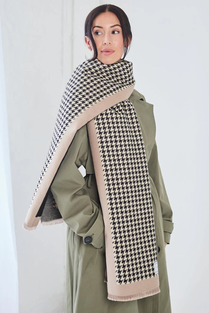 Elie Beaumont Gift Boxed Winter Scarf - Black Dogtooth Check