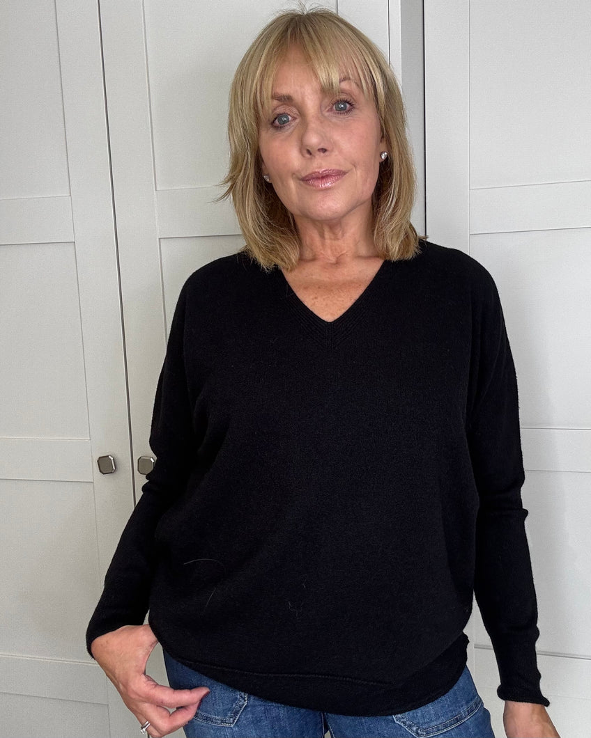 Ava Supersoft Oversize V Neck Jumper - Black