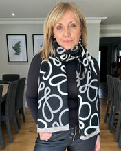 Load image into Gallery viewer, Malissa J Reversible Pattern Scarf - Black/Beige