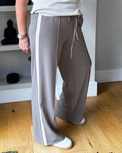 Load image into Gallery viewer, Vila Clua Trackpants - Falcon/Birch