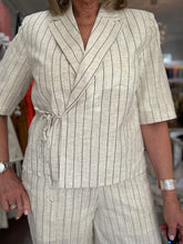 Load image into Gallery viewer, Yas Linura Wrap Short Sleeve Blazer