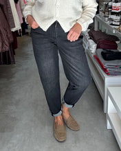 Load image into Gallery viewer, 3D Denim Carrot Jean - Washed Black