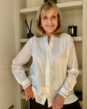 Load image into Gallery viewer, Culture Margi Antoinett Long Sleet Shirt - Gardenia