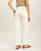 Load image into Gallery viewer, Toxik 3 Balloon Cropped Stretch Jean - White
